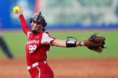 Meet Jordyn Bahl, the Oklahoma softball pitcher。